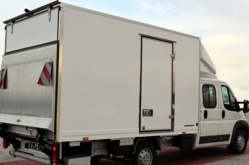 AG Zabudowy - Realizacje - Peugeot Boxer DCAB - kontener z zabudową serwisową