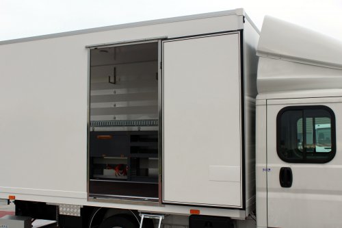 AG Zabudowy - Realizacje - Peugeot Boxer DCAB - kontener z zabudową serwisową