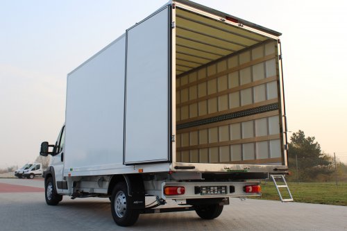 AG Zabudowy - Realizacje - Peugeot Boxer - kontener meblowy