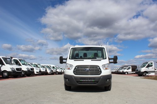 AG Zabudowy - Realizacje - Ford Transit - skrzynia ze skrzynką z blachy ryflowanej