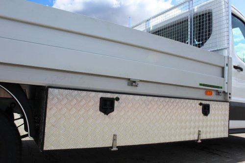 AG Zabudowy - Realizacje - Ford Transit - skrzynia ze skrzynką z blachy ryflowanej