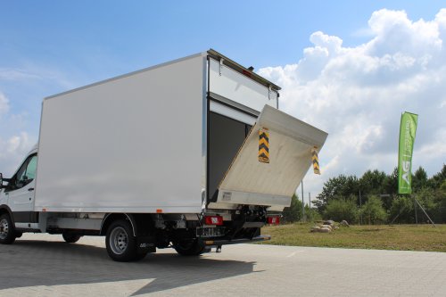 AG Zabudowy - Realizacje - Ford Transit - kontener z windą