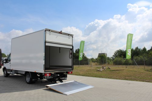 AG Zabudowy - Realizacje - Ford Transit - kontener z windą