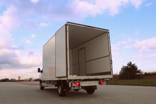 AG Zabudowy - Realizacje - Mercedes Sprinter - kontener