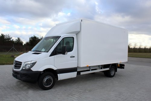 AG Zabudowy - Realizacje - Mercedes Sprinter - kontener z drzwiami bocznymi