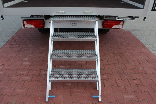 AG Zabudowy - Realizacje - Mercedes Sprinter - kontener z drabinką