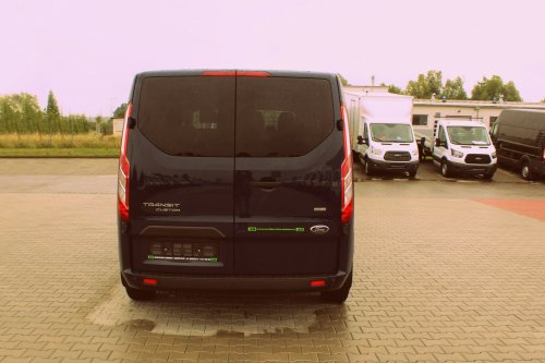 AG Zabudowy - Realizacje - Ford Custom - przegroda zwykła