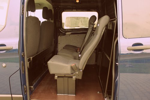 AG Zabudowy - Realizacje - Ford Custom - przegroda zwykła