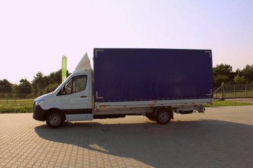 AG Zabudowy - Realizacje - Mercedes Sprinter - skrzynia z plandeką
