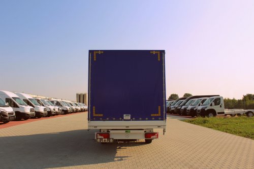 AG Zabudowy - Realizacje - Mercedes Sprinter - skrzynia z plandeką
