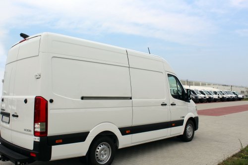 AG Zabudowy - Realizacje - Hyundai - podłoga i boki