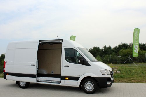 AG Zabudowy - Realizacje - Hyundai - podłoga i boki