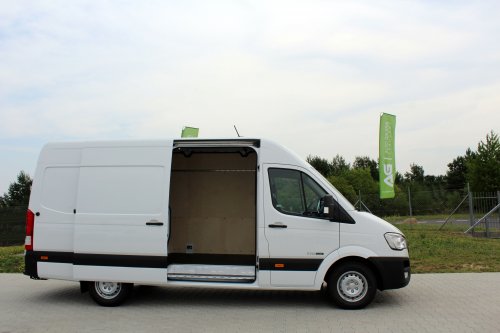 AG Zabudowy - Realizacje - Hyundai - podłoga i boki