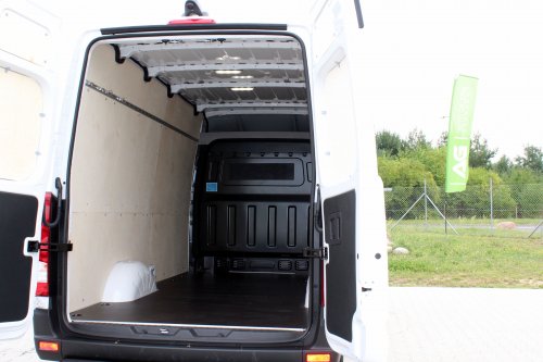 AG Zabudowy - Realizacje - Hyundai - podłoga i boki