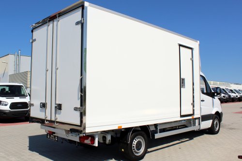 AG Zabudowy - Realizacje - Mercedes Sprinter - kontener