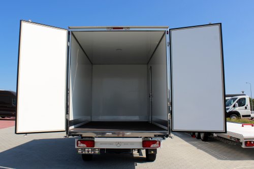 AG Zabudowy - Realizacje - Mercedes Sprinter - kontener