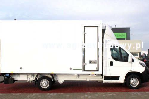 AG Zabudowy - Realizacje - Peugeot Boxer  - izoterma z agregatem dwustrefowym i windą załadunkową
