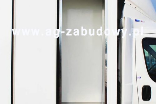 AG Zabudowy - Realizacje - Peugeot Boxer  - izoterma z agregatem dwustrefowym i windą załadunkową