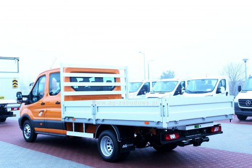 AG Zabudowy - Realizacje - Ford Transit - Skrzynia z niesymetrycznie dzielonymi burtami