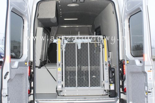 AG Zabudowy - Realizacje - Ford Transit - specjalistyczna zabudowa do przewozu osoby niepełnosprawnej