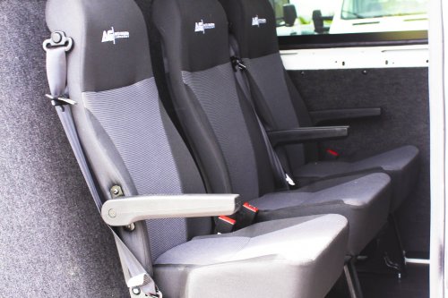 AG Zabudowy - Realizacje - Peugeot Boxer - zabudowa brygadowa - fotele z podłokietnikami
