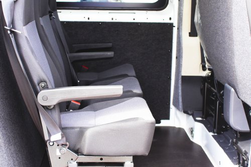 AG Zabudowy - Realizacje - Peugeot Boxer - zabudowa brygadowa - fotele z podłokietnikami