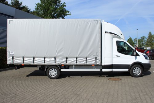 AG Zabudowy - Realizacje - Ford Transit - międzynarodówka z kabiną tylną, obustronną firanką i sprężynowym systemem zwijania plandeki z tyłu