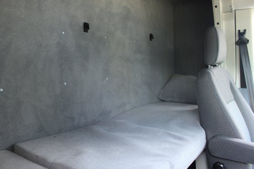 AG Zabudowy - Realizacje - Ford Transit - międzynarodówka z kabiną tylną, obustronną firanką i sprężynowym systemem zwijania plandeki z tyłu